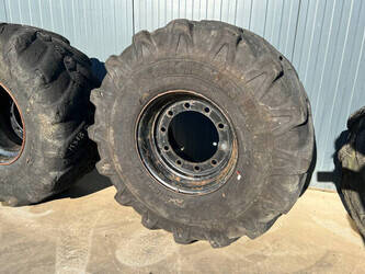 michelin-445-70r19-5-1488620-49116970