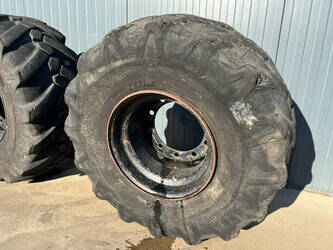 michelin-445-70r19-5-1488620-49116972