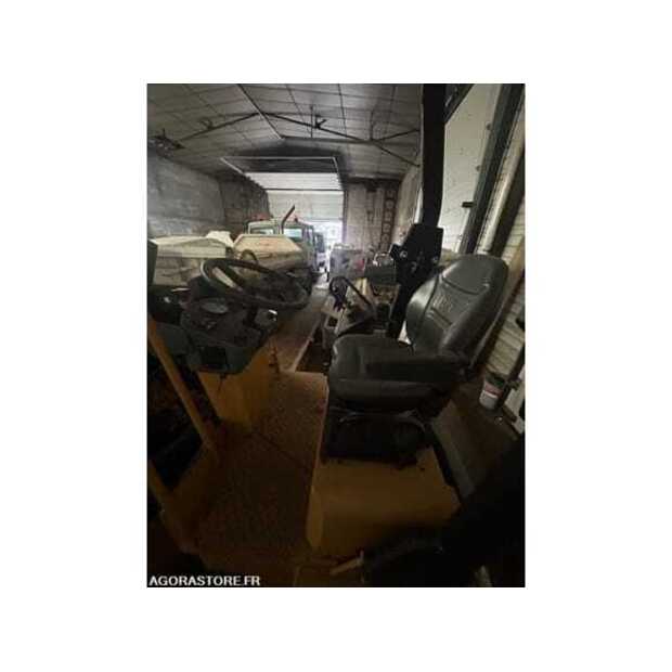 كاتربيلر-49124545
