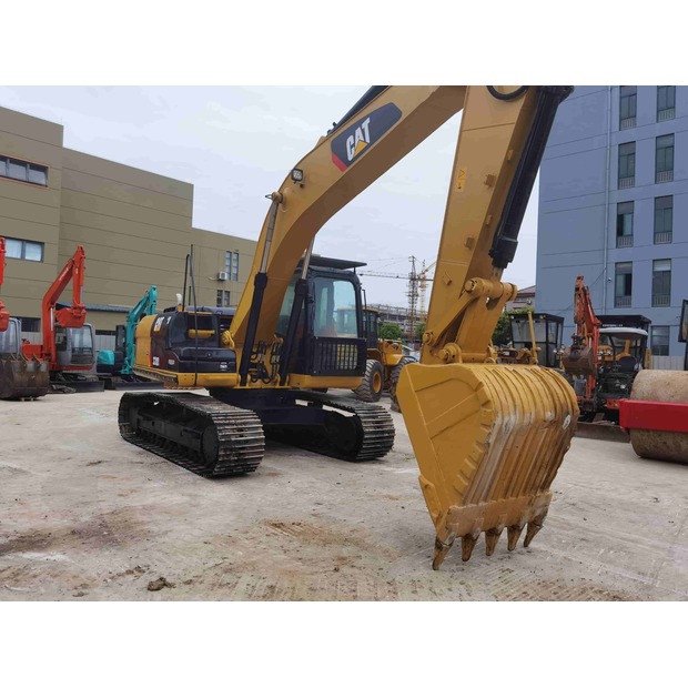 2024 Caterpillar 320D-49135747