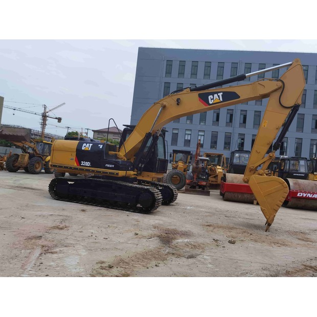 2024 Caterpillar 320D-49135748