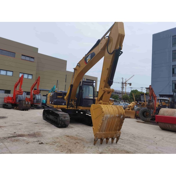 2024 Caterpillar 320D-49135750