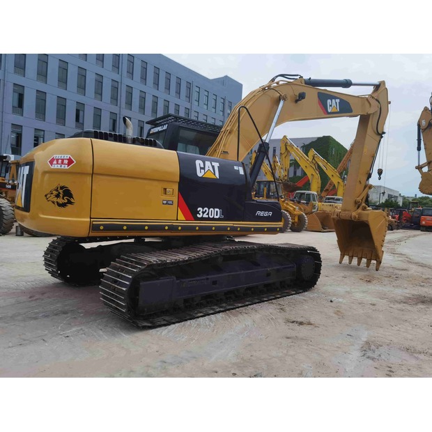 2024 Caterpillar 320D-49135757