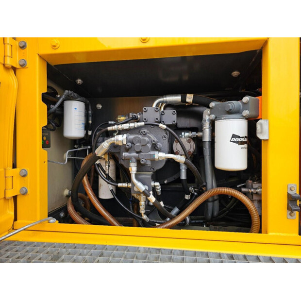 2016 Doosan DX235NLC-5-49147484