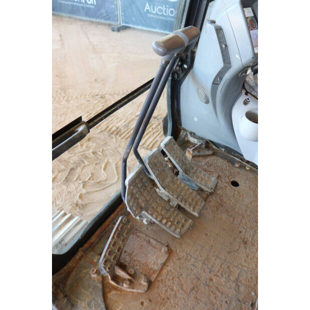2015 هيتاشى ZAXIS 225USLC-5B-49149120