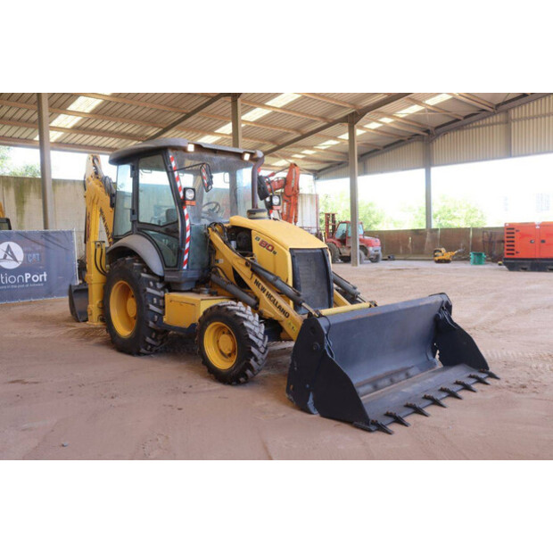 2017 New Holland B80B-49149881