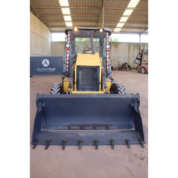 2017 New Holland B80B-49149882