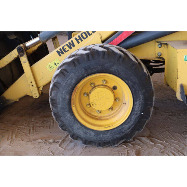 2017 New Holland B80B-49149889