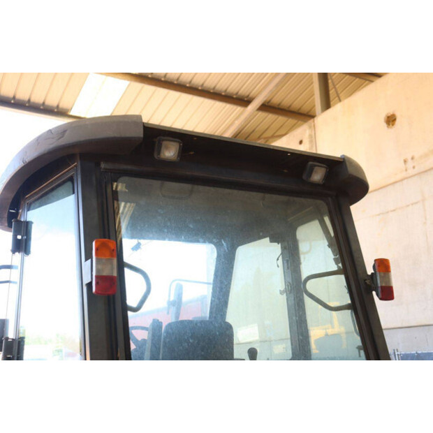 2017 New Holland B80B-49149900