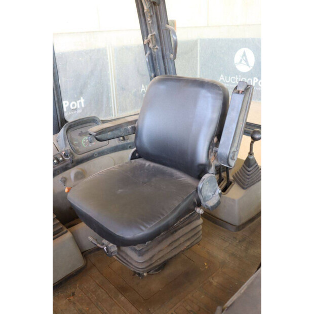 2017 New Holland B80B-49149905