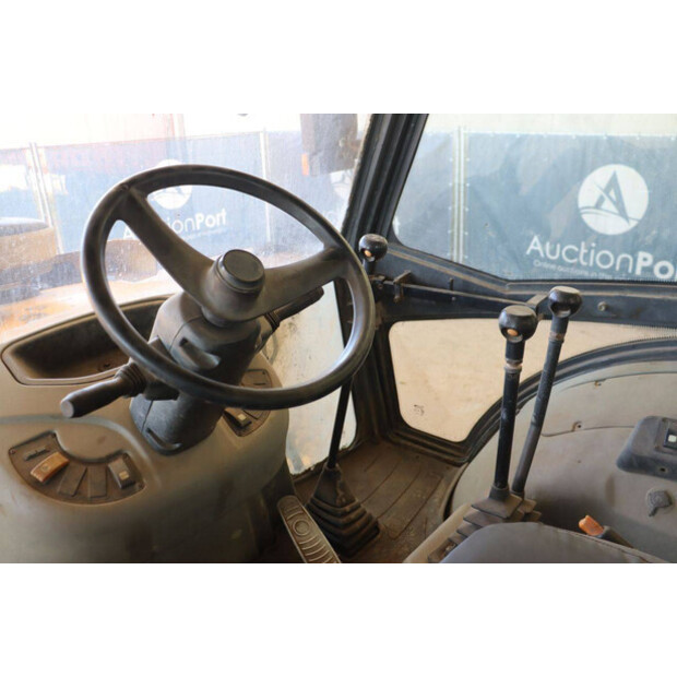 2017 New Holland B80B-49149907