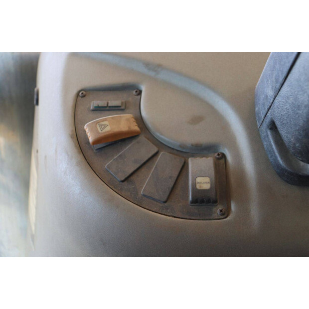 2017 New Holland B80B-49149916