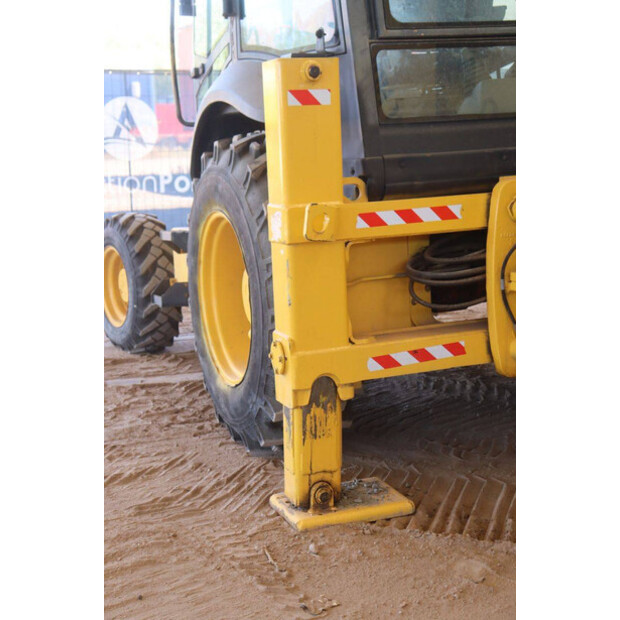 2017 New Holland B80B-49149923