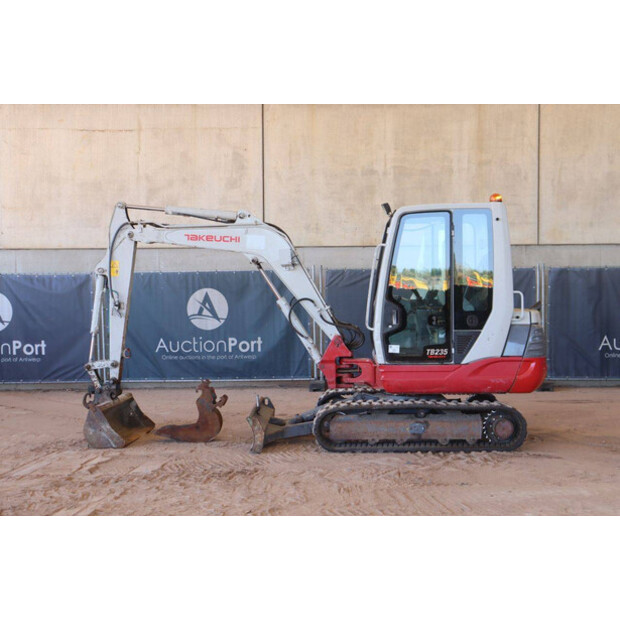 2019 TAKEUCHI TB235-49149992