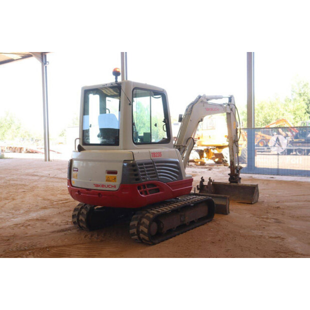 2019 TAKEUCHI TB235-49149996