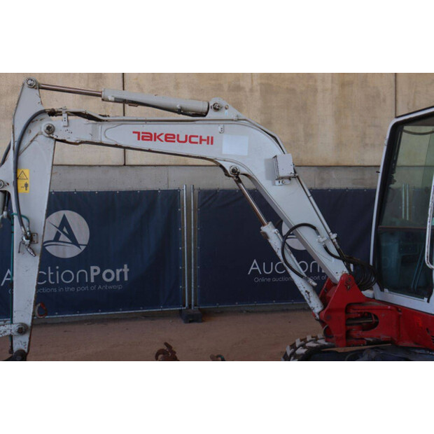 2019 TAKEUCHI TB235-49150002