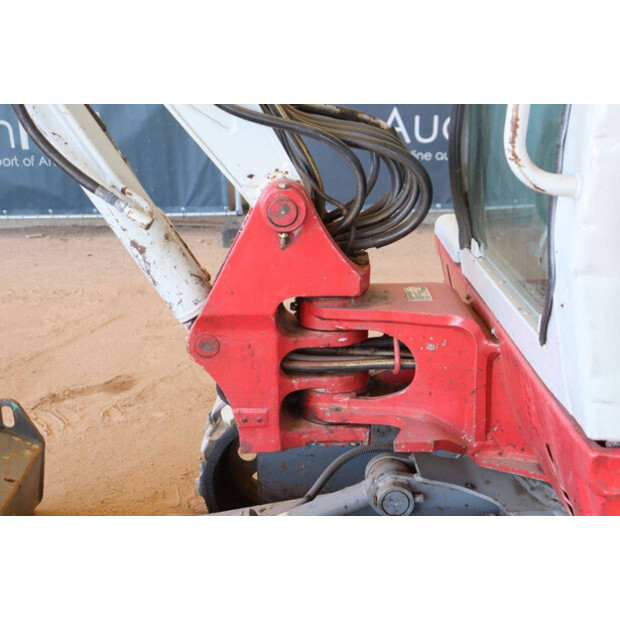 2019 TAKEUCHI TB235-49150010