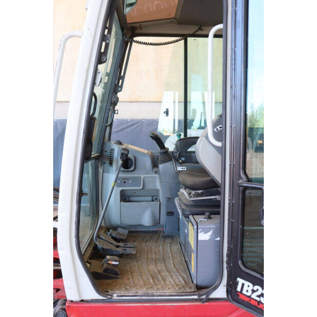2019 TAKEUCHI TB235-49150021