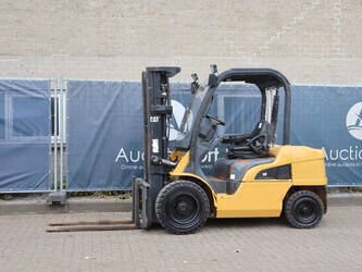 Image de ENGINS DE LEVAGE 2005 Caterpillar DP30N À vendre à Émirats arabes unis
