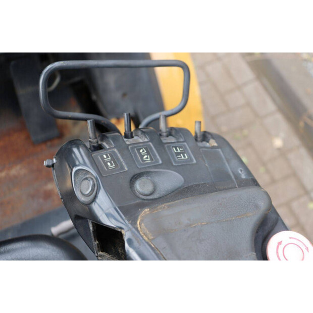 2005 Caterpillar DP30N-49150996