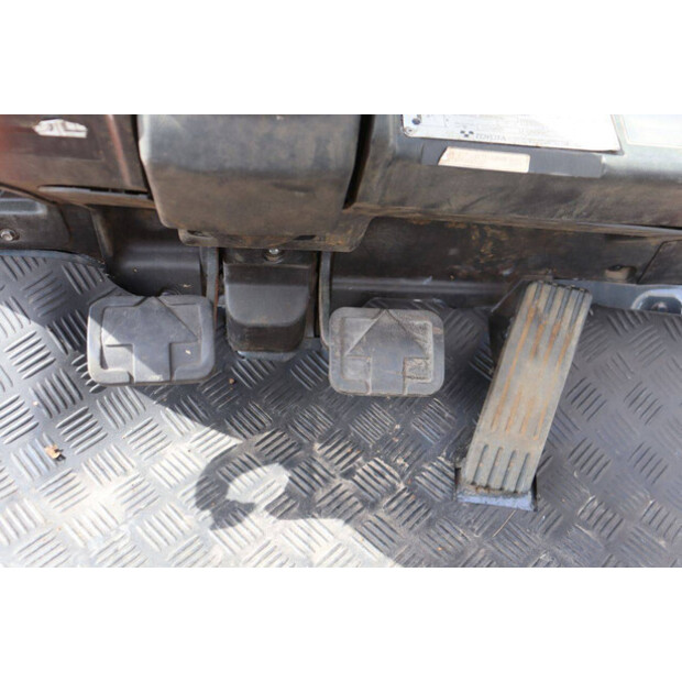 2018 تويوتا 02-8FGF25-49151204