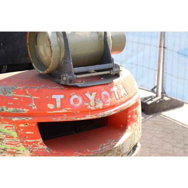2011 Toyota 42-7FGF25-49151310