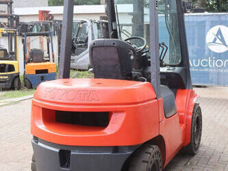 2000-toyota-62-7fdf30-1489352-49151508
