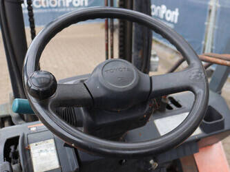 2002-toyota-02-7fdf30-1489356-49151636