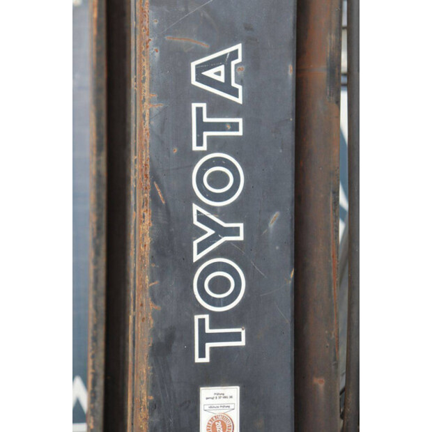 2004 Toyota 42-7FGF25-49151712