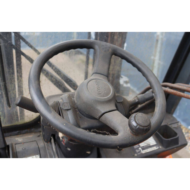 2004 Toyota 42-7FGF25-49151726