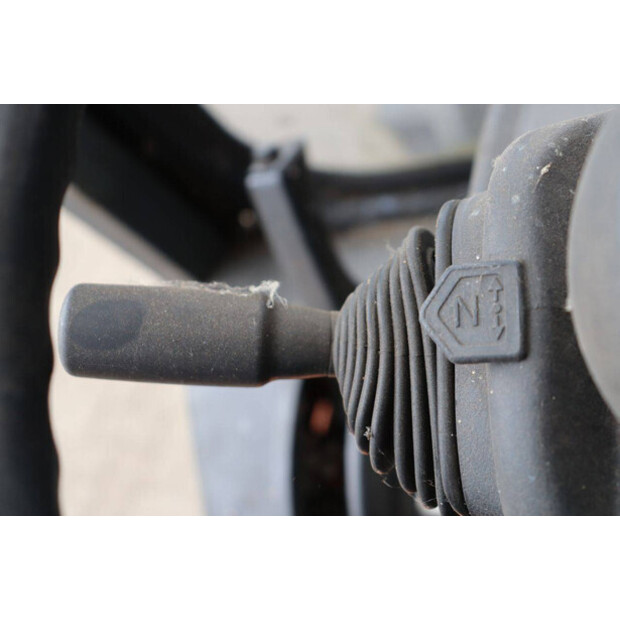 2004 Toyota 42-7FGF25-49151729