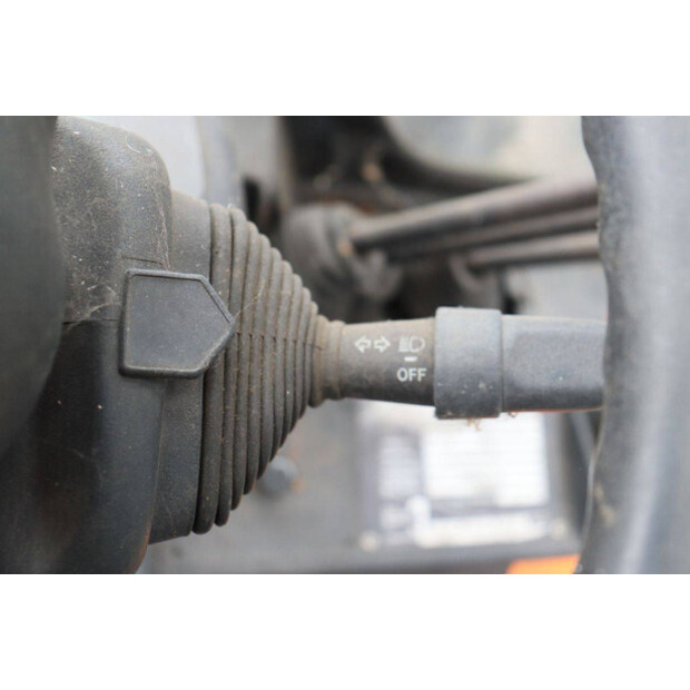 2004 Toyota 42-7FGF25-49151730