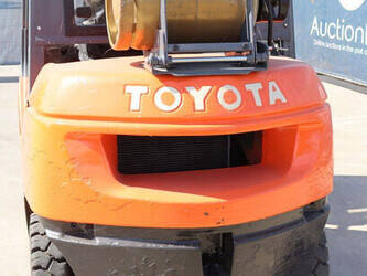 2007-toyota-42-7fgf25-1489368-49151985