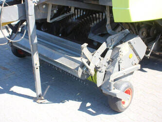 2011-claas-rollant-455-49152252