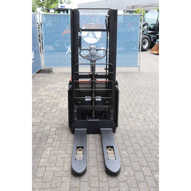 2015 BT SWE140L-49152658