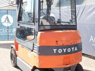 2007-toyota-7fbmf30-1489417-49153458