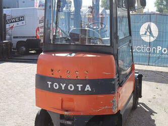 2007-toyota-7fbmf30-1489417-49153460