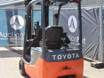 2016-toyota-8fbe16t-1489423-49153661