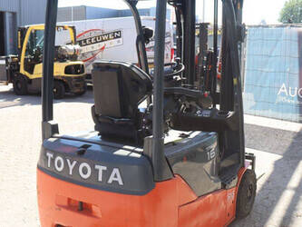 2016-toyota-8fbe16t-1489423-49153663