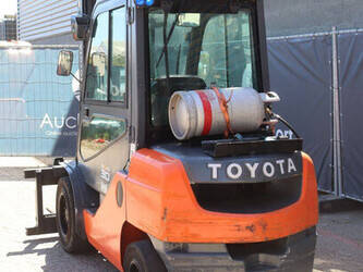 2007-toyota-02-8fgf30-1489428-49153820