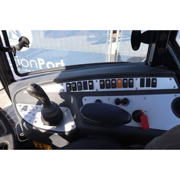 2014 JCB 409 Agri-49153882