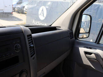 2010-volkswagen-crafter-1489437-49154286