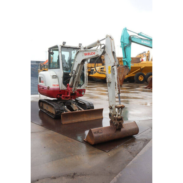 2017 TAKEUCHI TB230-49154796