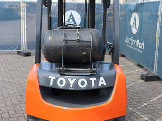 2017-toyota-02-2fg25-1489503-49156187