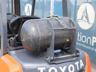 2017-toyota-02-2fg25-1489503-49156203