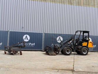 Image de CHARGEUSES SUR PNEUS 2011 GiANT V452T