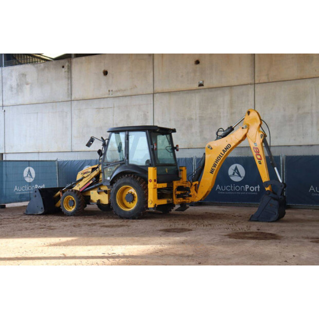 2017 New Holland B80B-SS-49160586