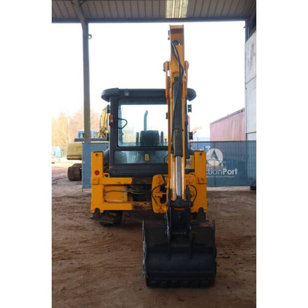2017 New Holland B80B-SS-49160588