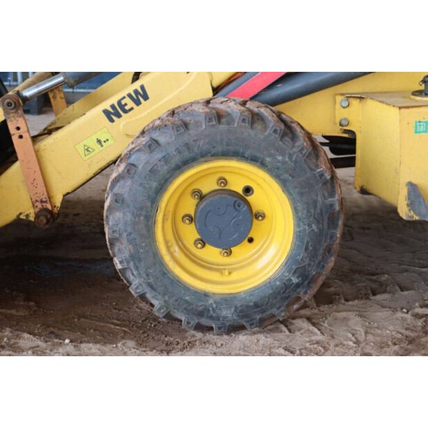 2017 New Holland B80B-SS-49160599