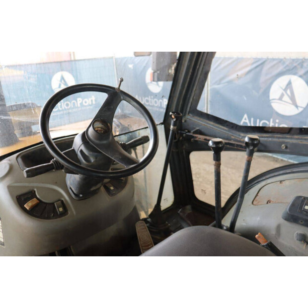 2017 New Holland B80B-SS-49160615